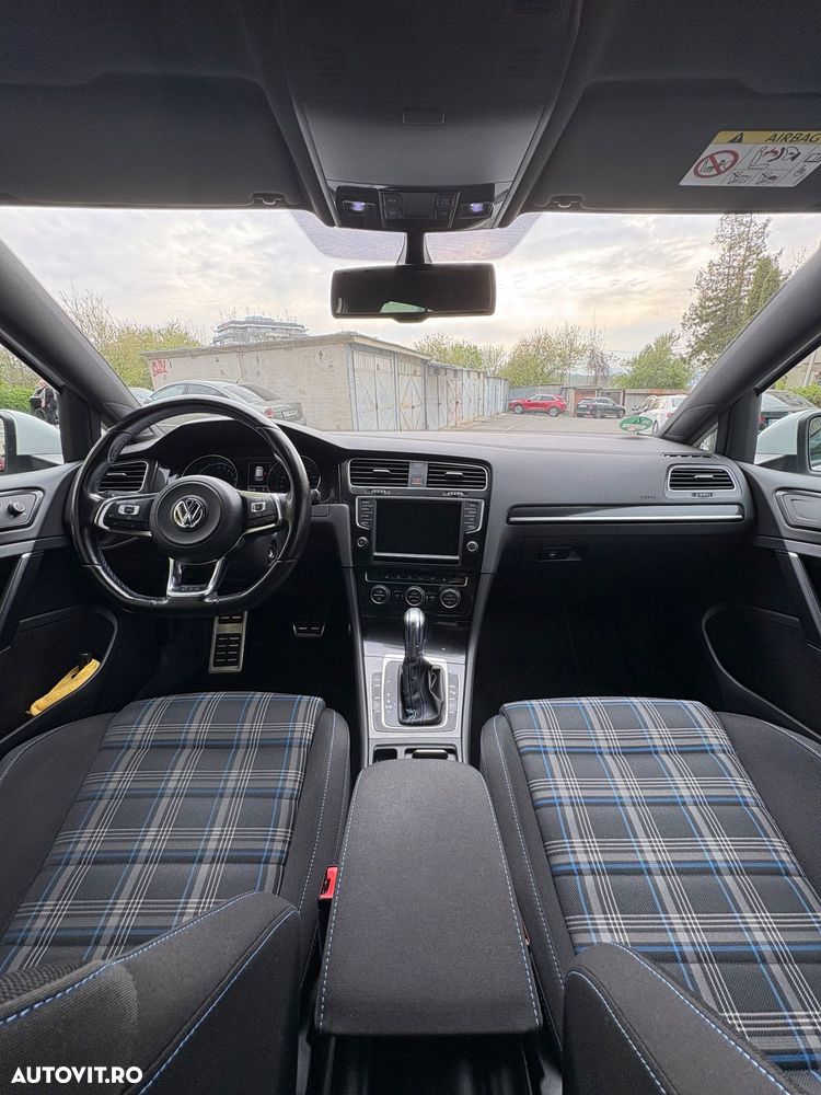 Volkswagen Golf - 15