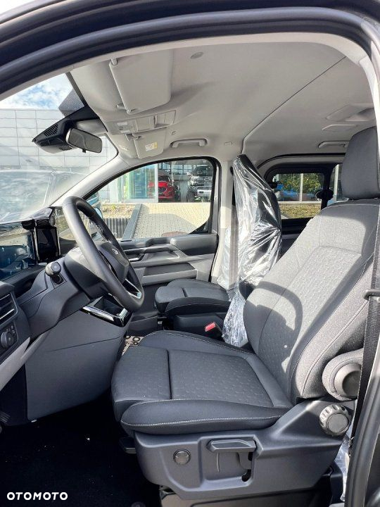 Ford Tourneo Custom - 11
