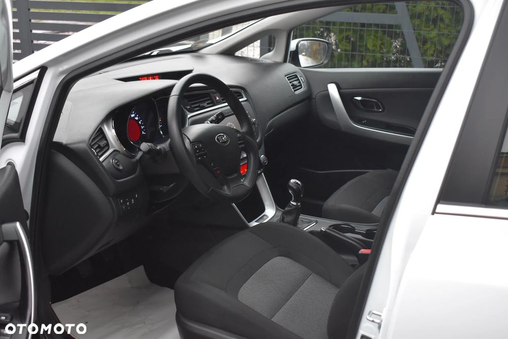 Kia Ceed 1.4 CVVT Dream-Team Edition - 18