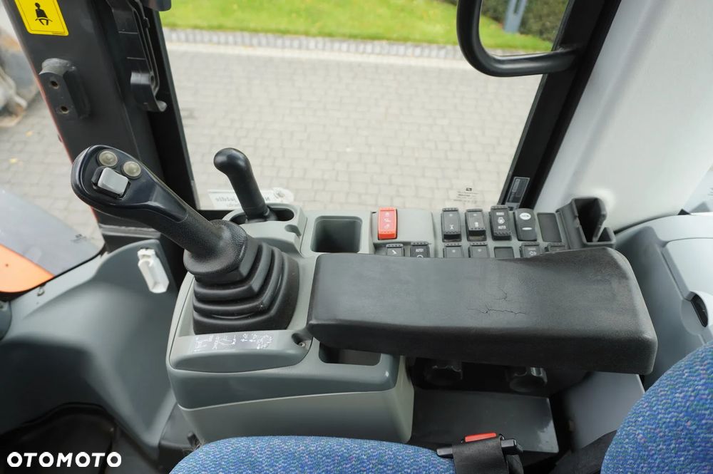 Hitachi ZW220 / 2 łyżki / Ładowarka przegubowa - 26