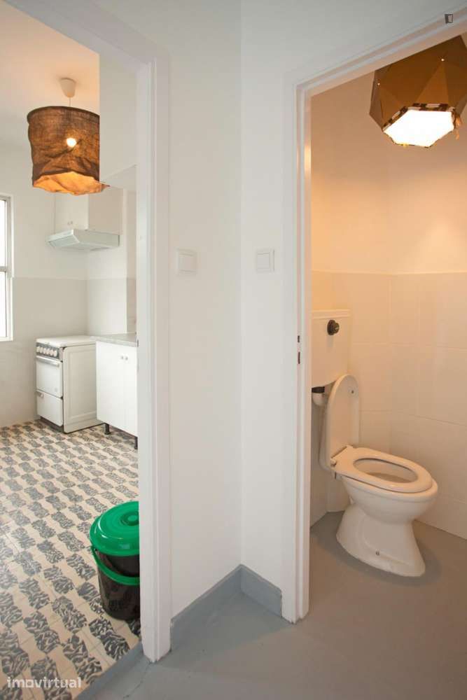 Quarto - localizado em Santo Ildefonso Porto - Grande imagem: 4/13