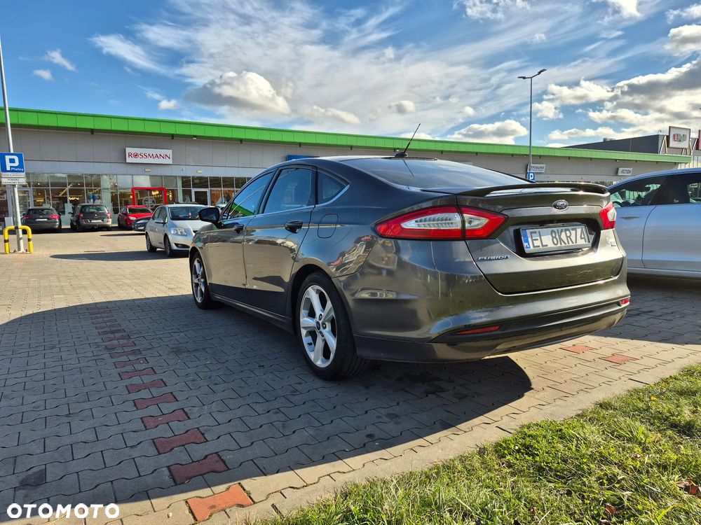 Ford Fusion - 4