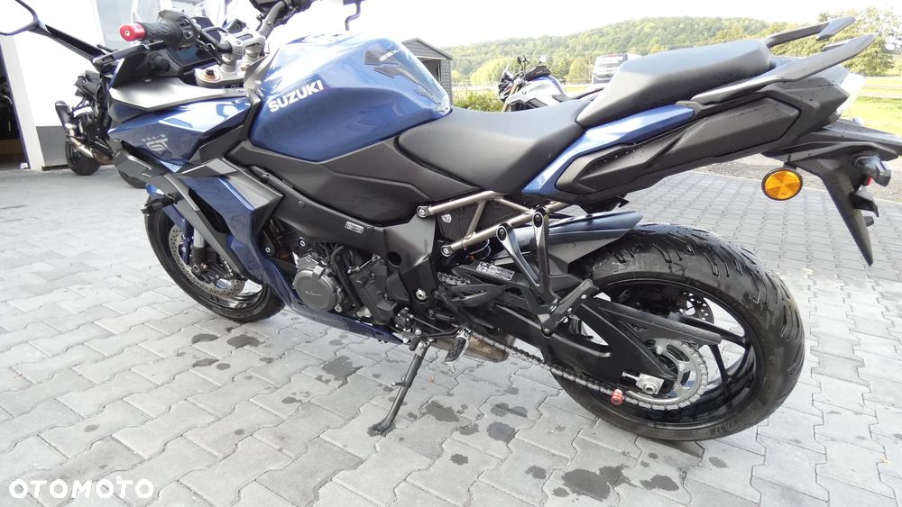Suzuki GSX - 7