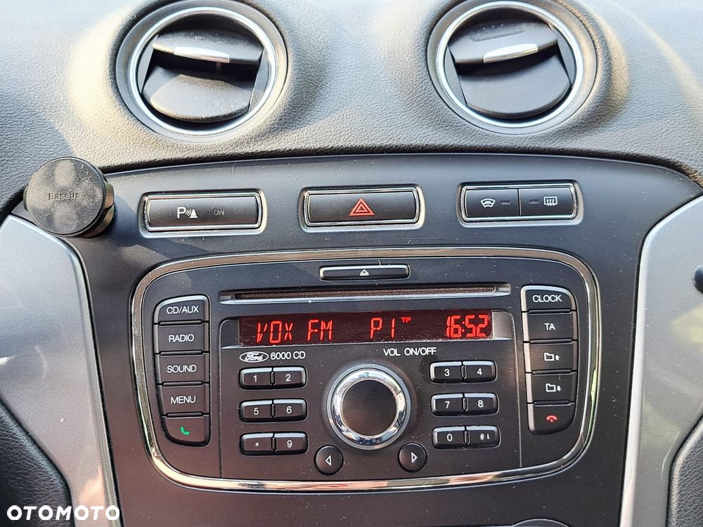 Ford Mondeo 1.6 Gold X - 24