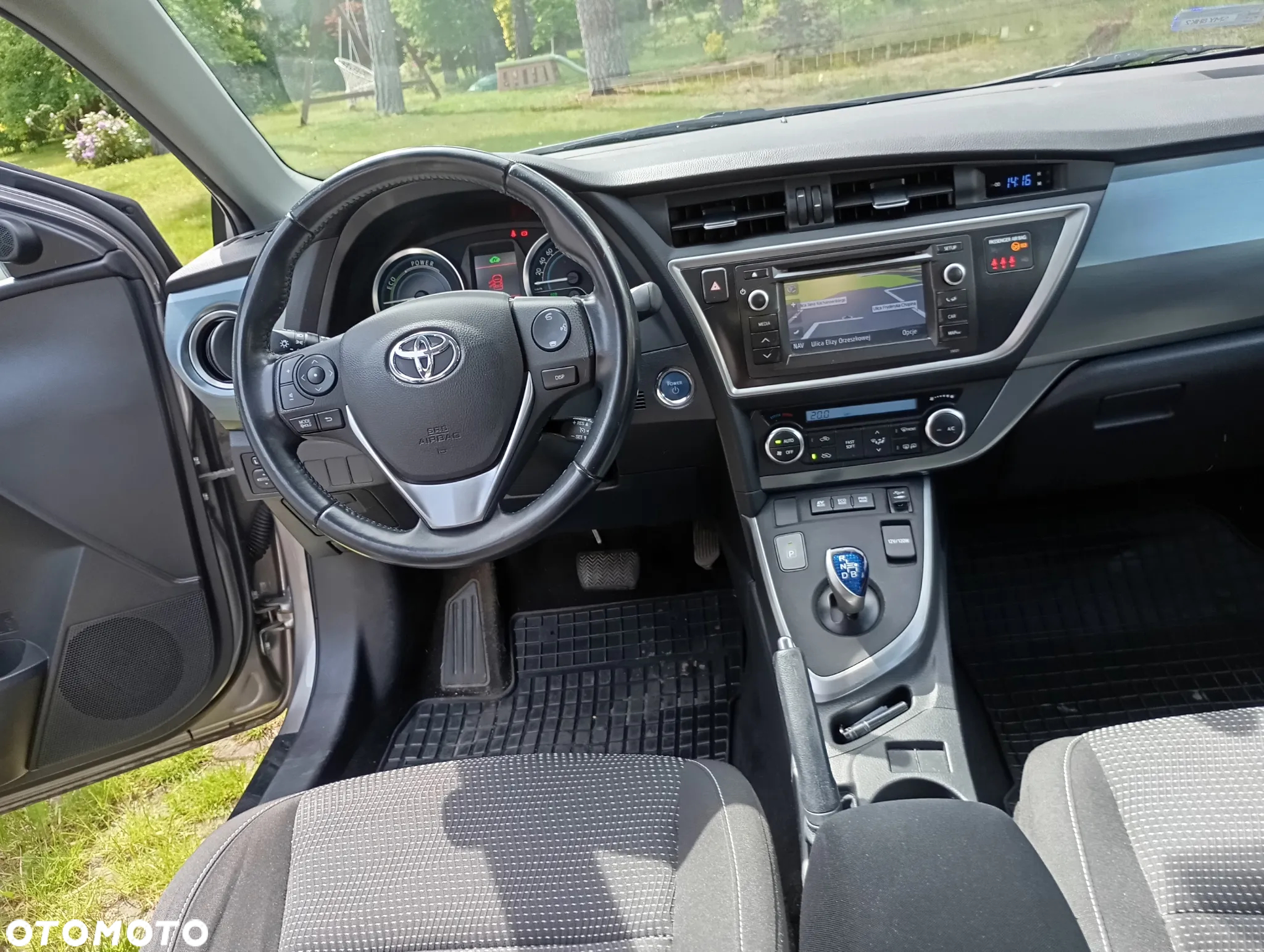 Toyota Auris Hybrid 135 Prestige - 4