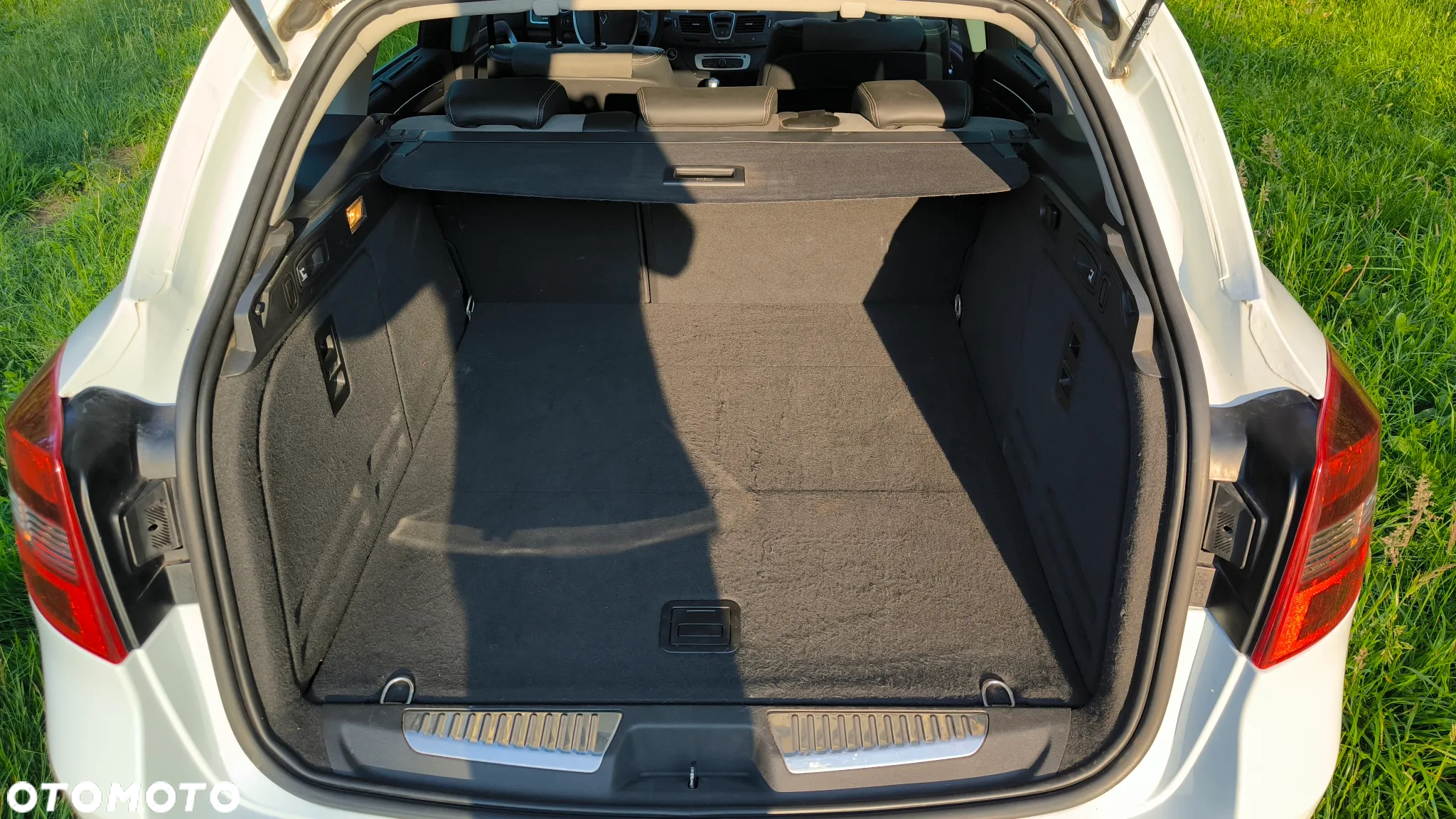 Renault Laguna ENERGY dCi 175 FAP Start & Stop Initiale - 11