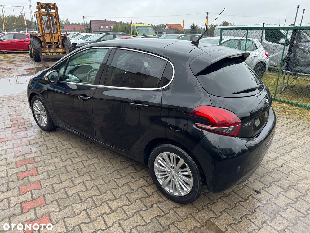 Peugeot 208 1.6 BlueHDi Allure S&S - 11