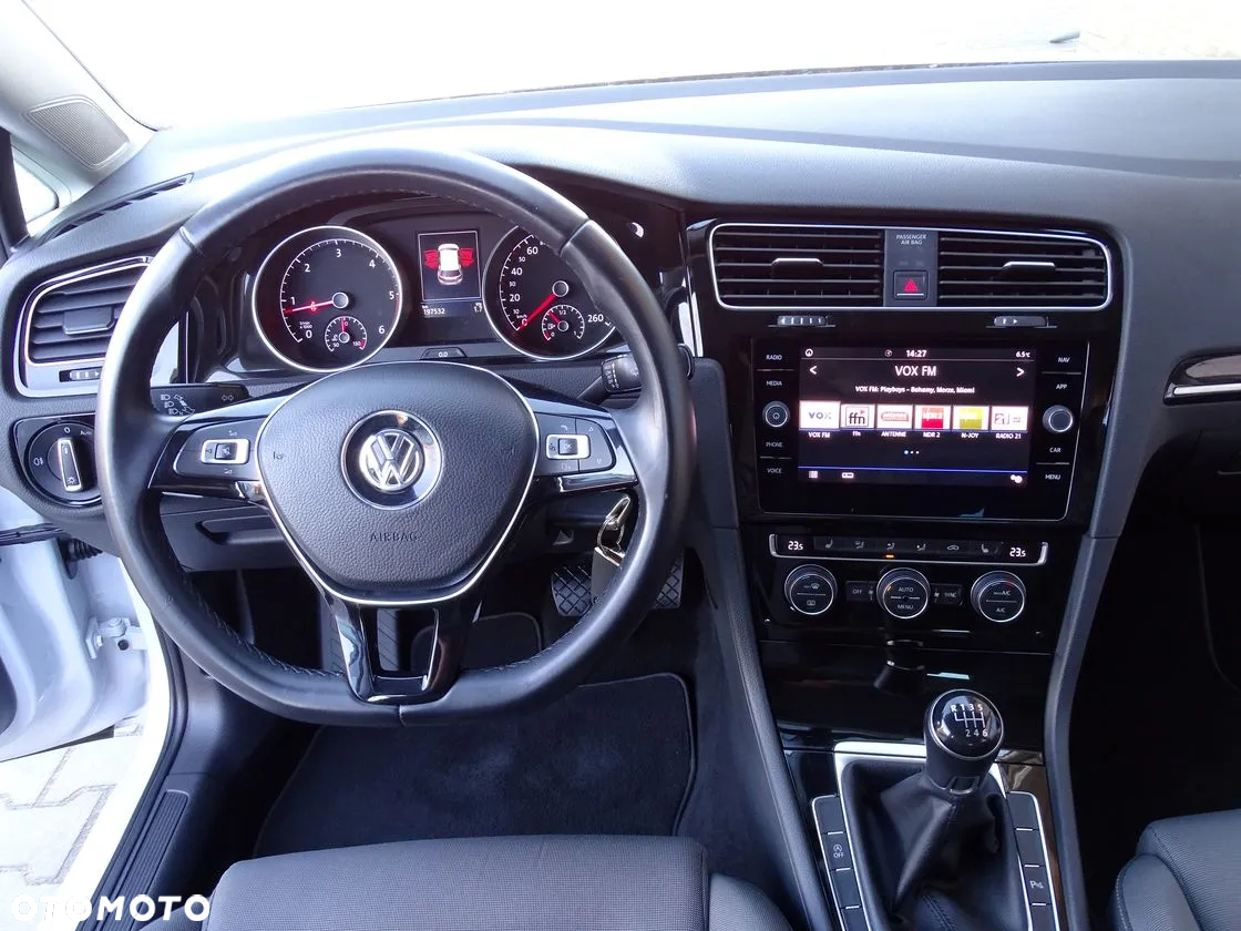 Volkswagen Golf - 26