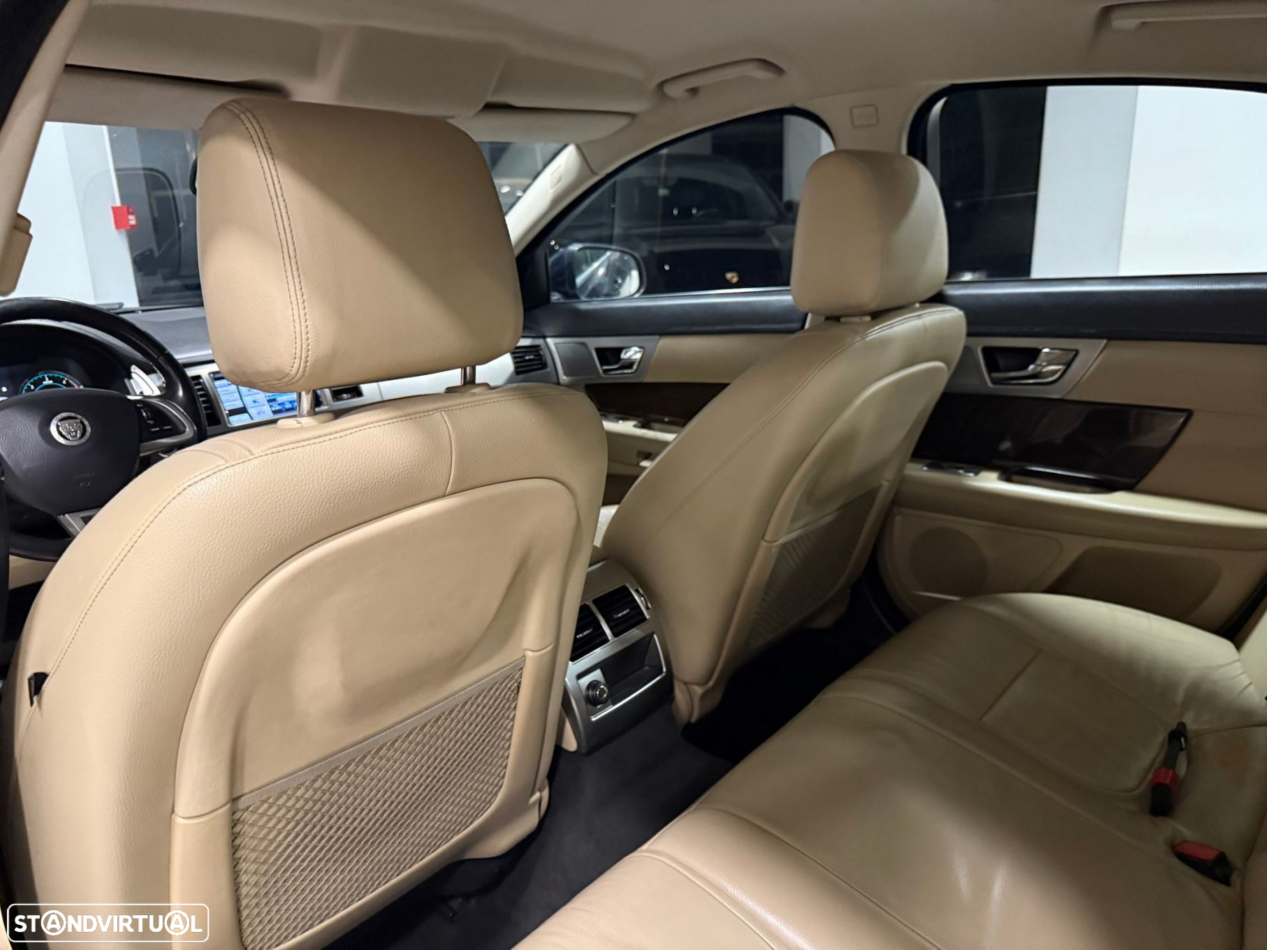 Jaguar XF 2.2 D Premium Luxury - 25