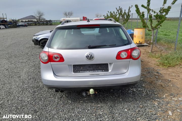 Dezmembrez Volkswagen VW Passat B6 [2005 - 2010] wagon 5-usi 2.0 TDI - 4