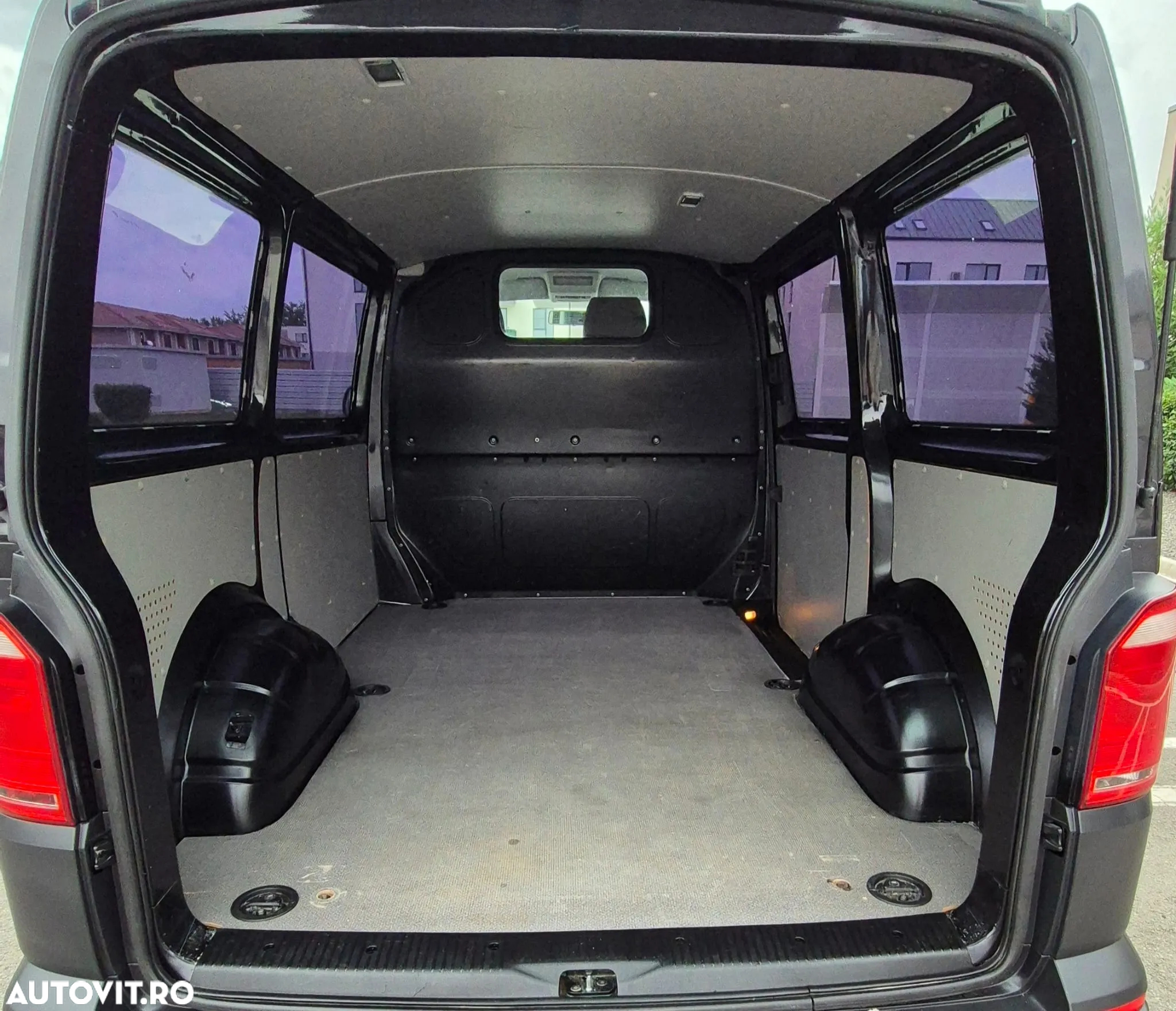 Volkswagen Transporter - 11
