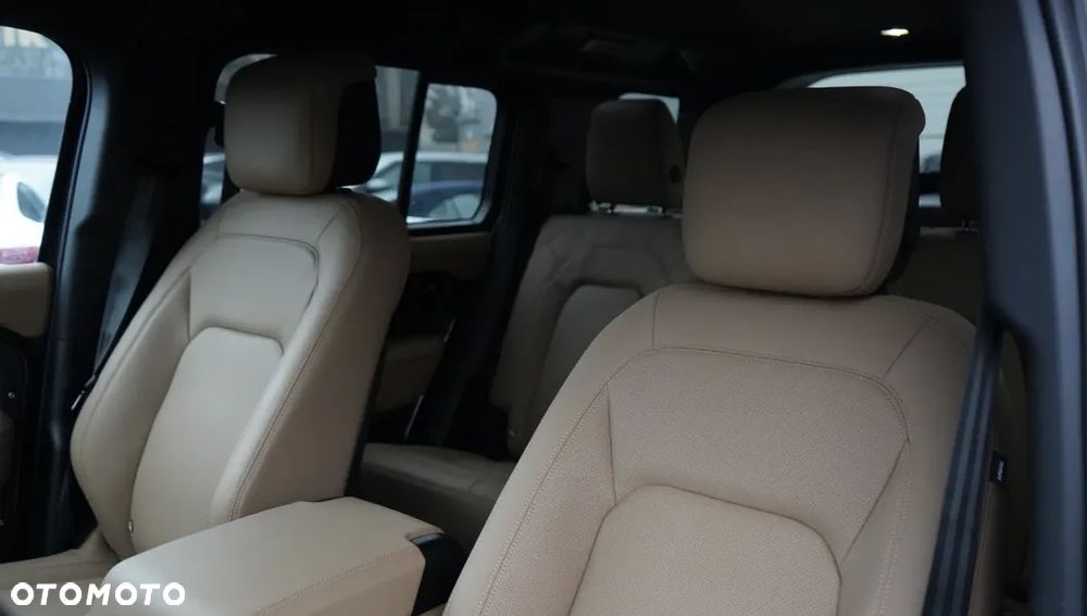 Land Rover Defender - 12