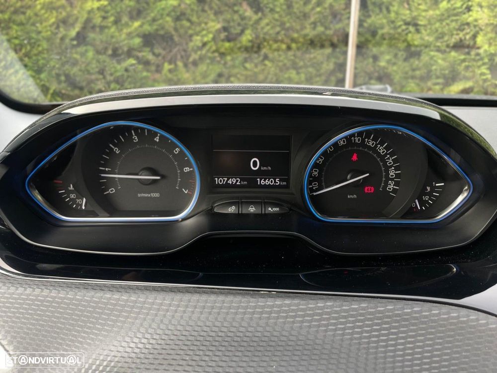Peugeot 2008 1.2 PureTech Allure - 9