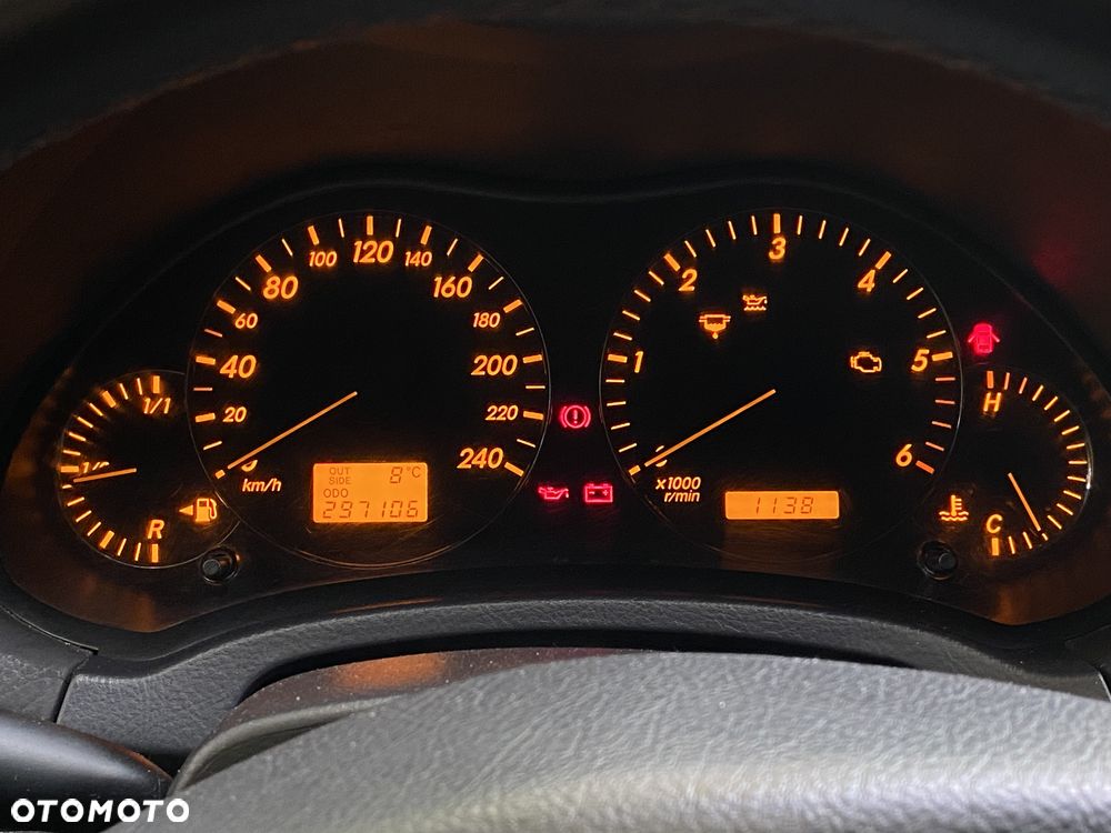Toyota Avensis - 13