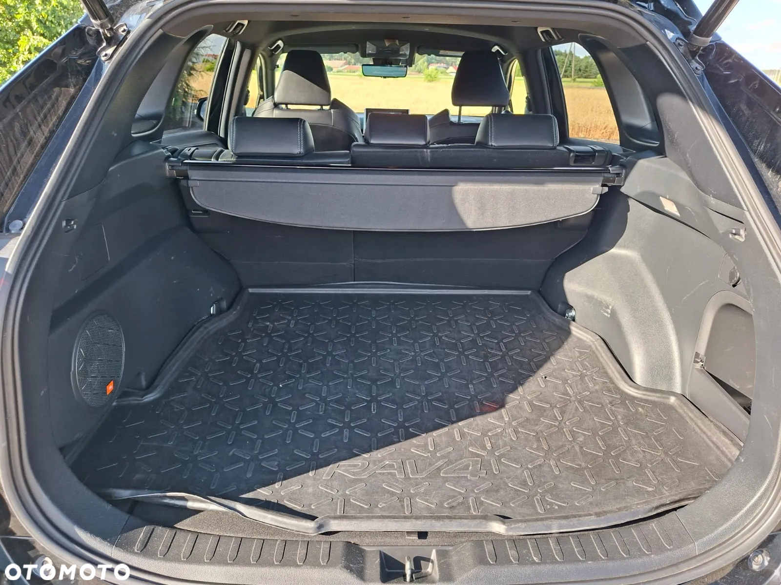 Toyota RAV4 2.5 Hybrid Black Edition by JBL 4x4 - 9