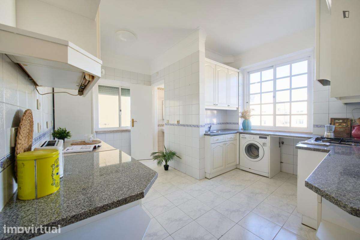 Quarto - localizado em Roma-Areeiro Lisbon - Grande imagem: 5/19