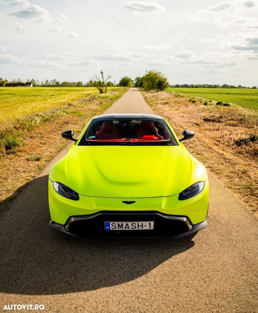 Aston Martin V8 Vantage - 1