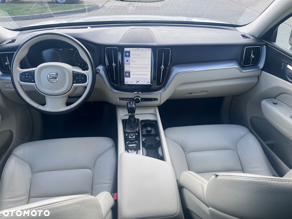 Volvo XC 60 T6 AWD Geartronic Momentum Pro - 17