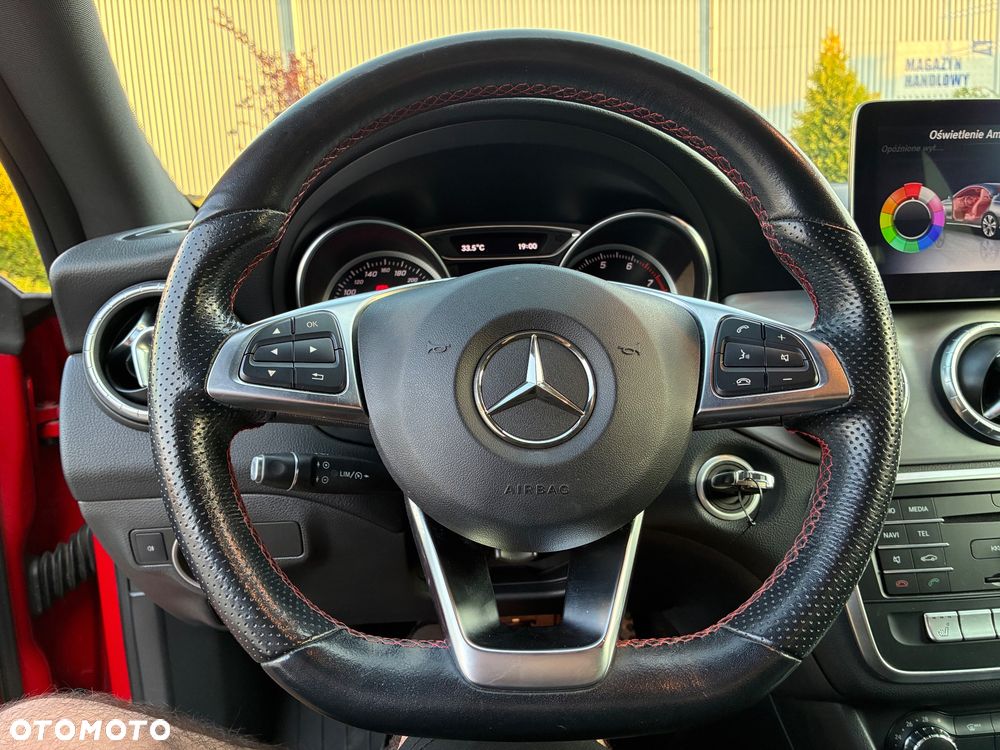 Mercedes-Benz CLA 180 AMG Line - 23