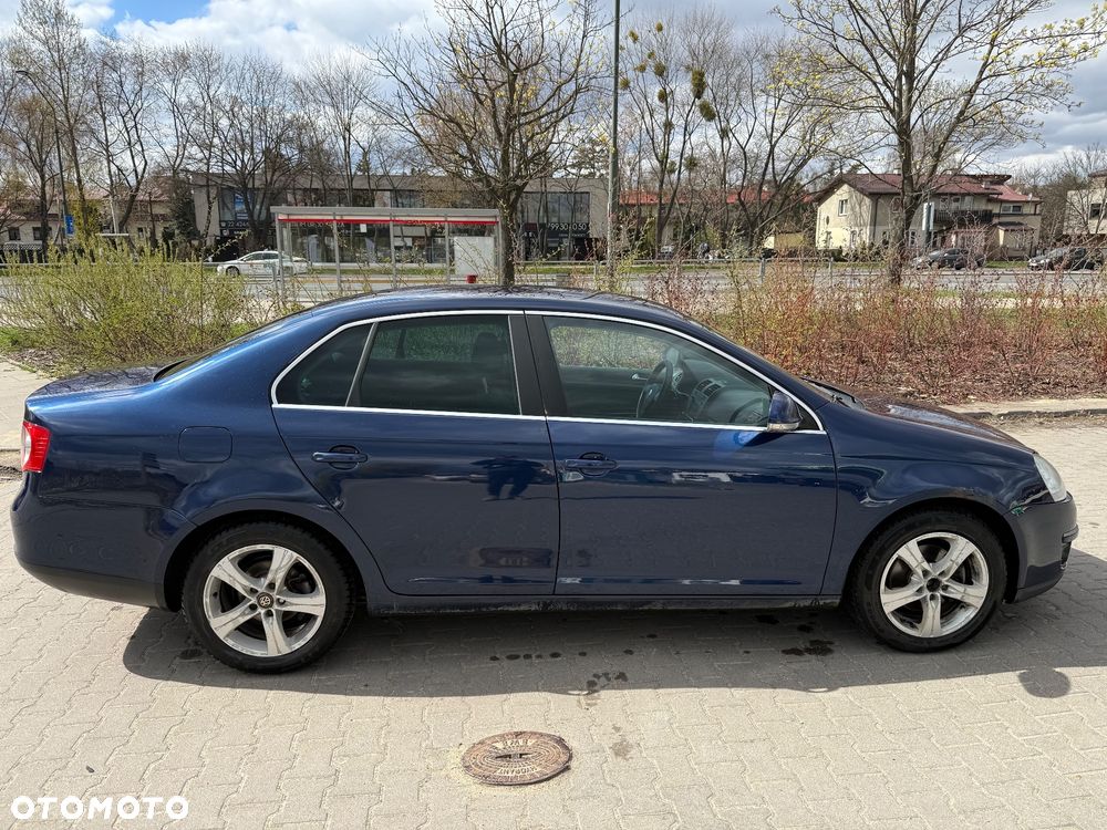 Volkswagen Jetta 2.0 TDI Comfortline DSG - 6