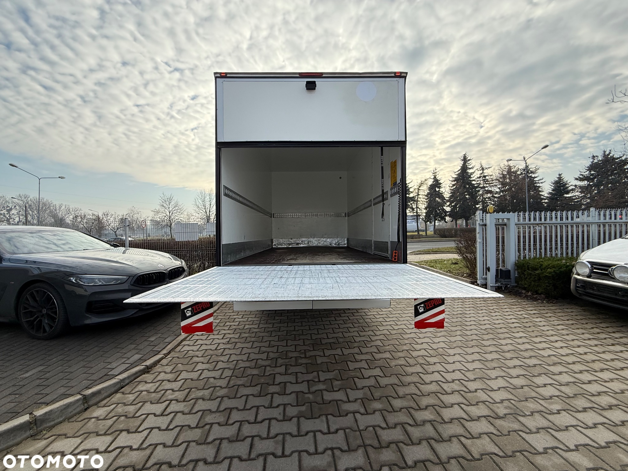 Iveco DAILY 35-160 HI-MATIC KONTENER 8 EUROPALET WINDA ZEPRO - 10