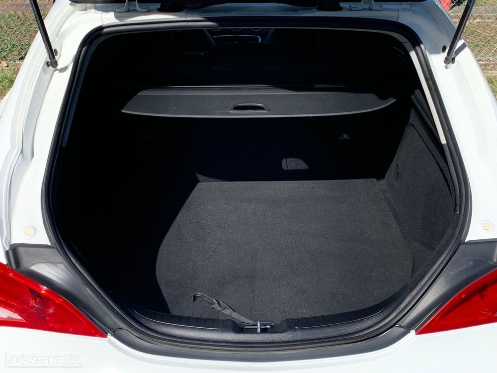 Mercedes-Benz CLA 180 d Shooting Brake AMG Line Aut. - 46
