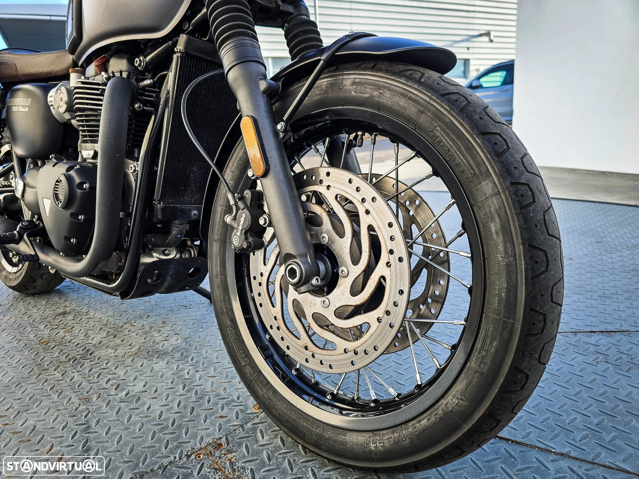 Triumph Bonneville T120 Black - 20