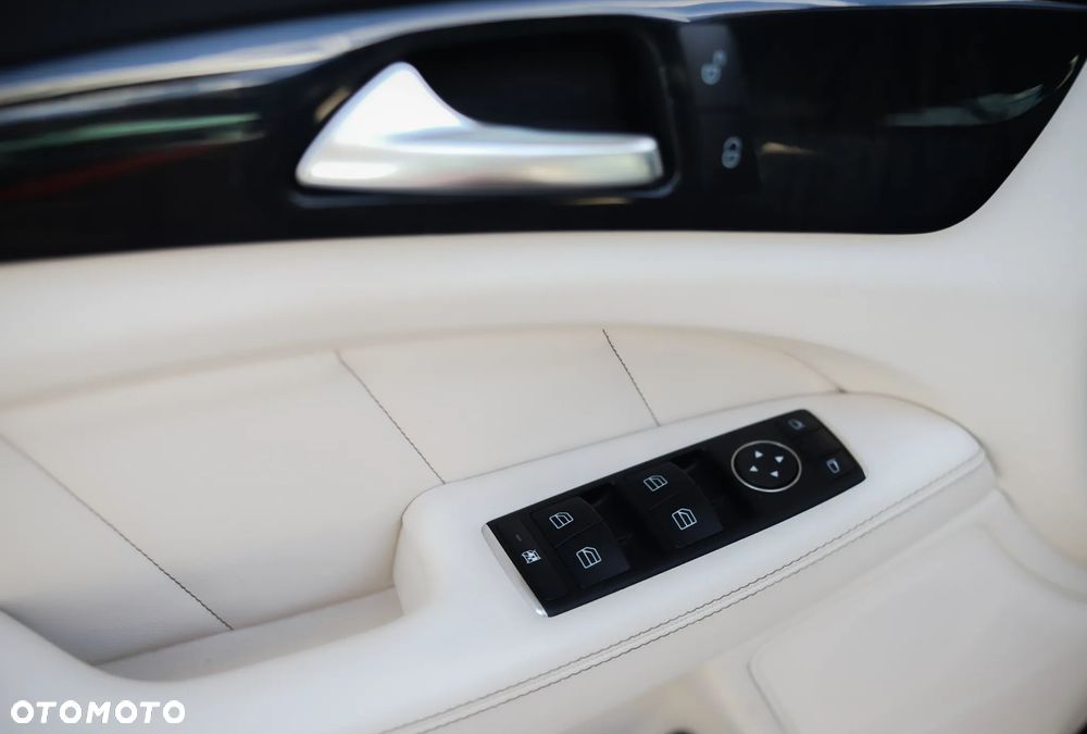 Mercedes-Benz CLS 350 CDI 4-Matic BlueEff - 34
