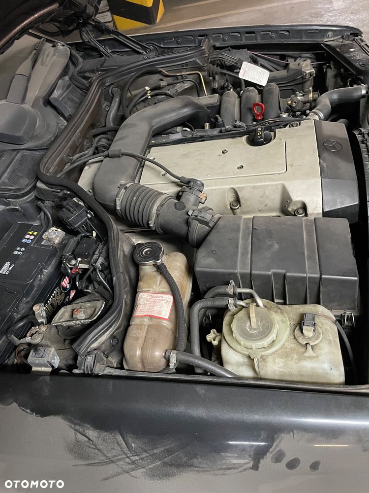 Mercedes-Benz Klasa E 320 - 24