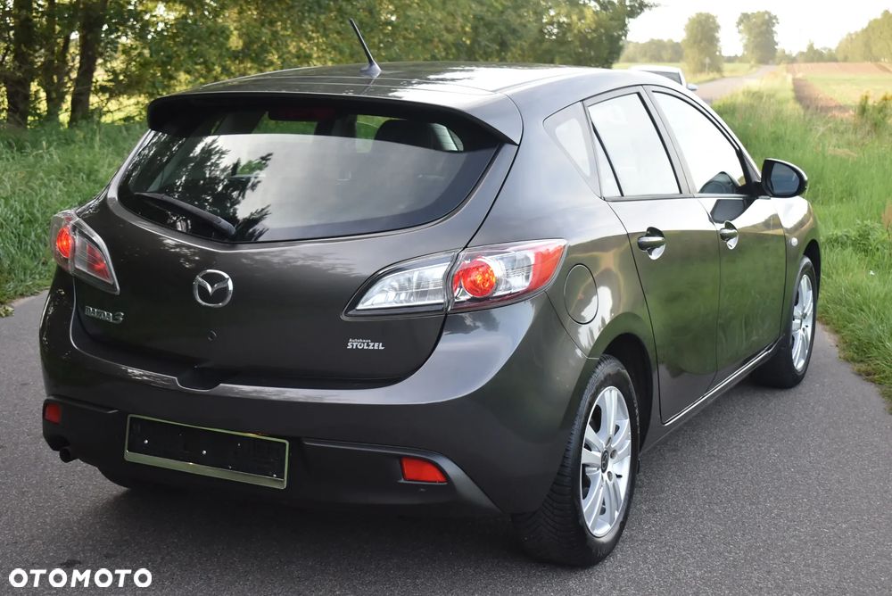Mazda 3 1.6 Active + - 12