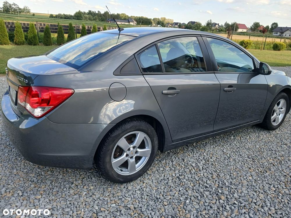 Chevrolet Cruze 1.6 LS - 5