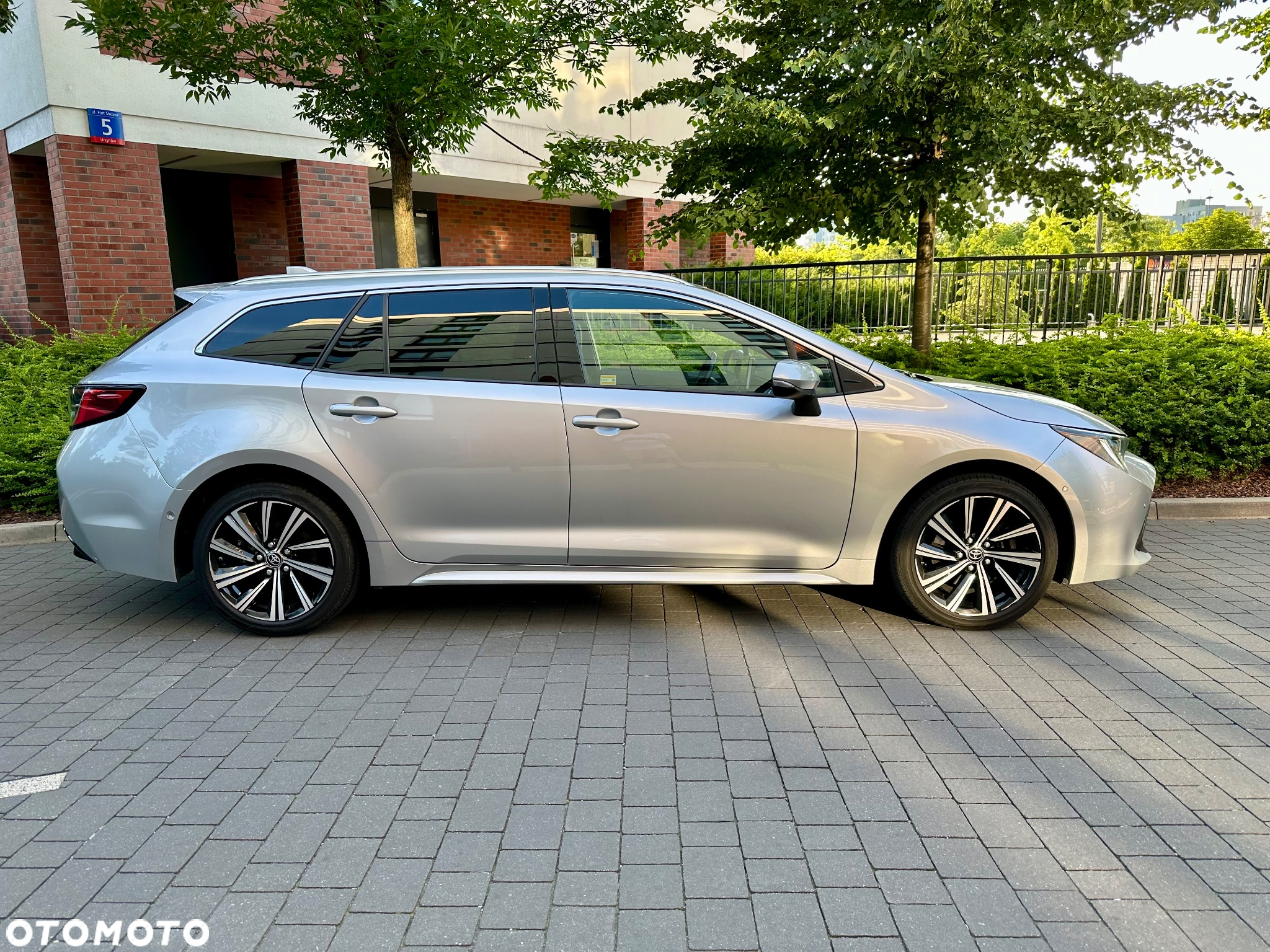 Toyota Corolla 2.0 Hybrid Style - 8