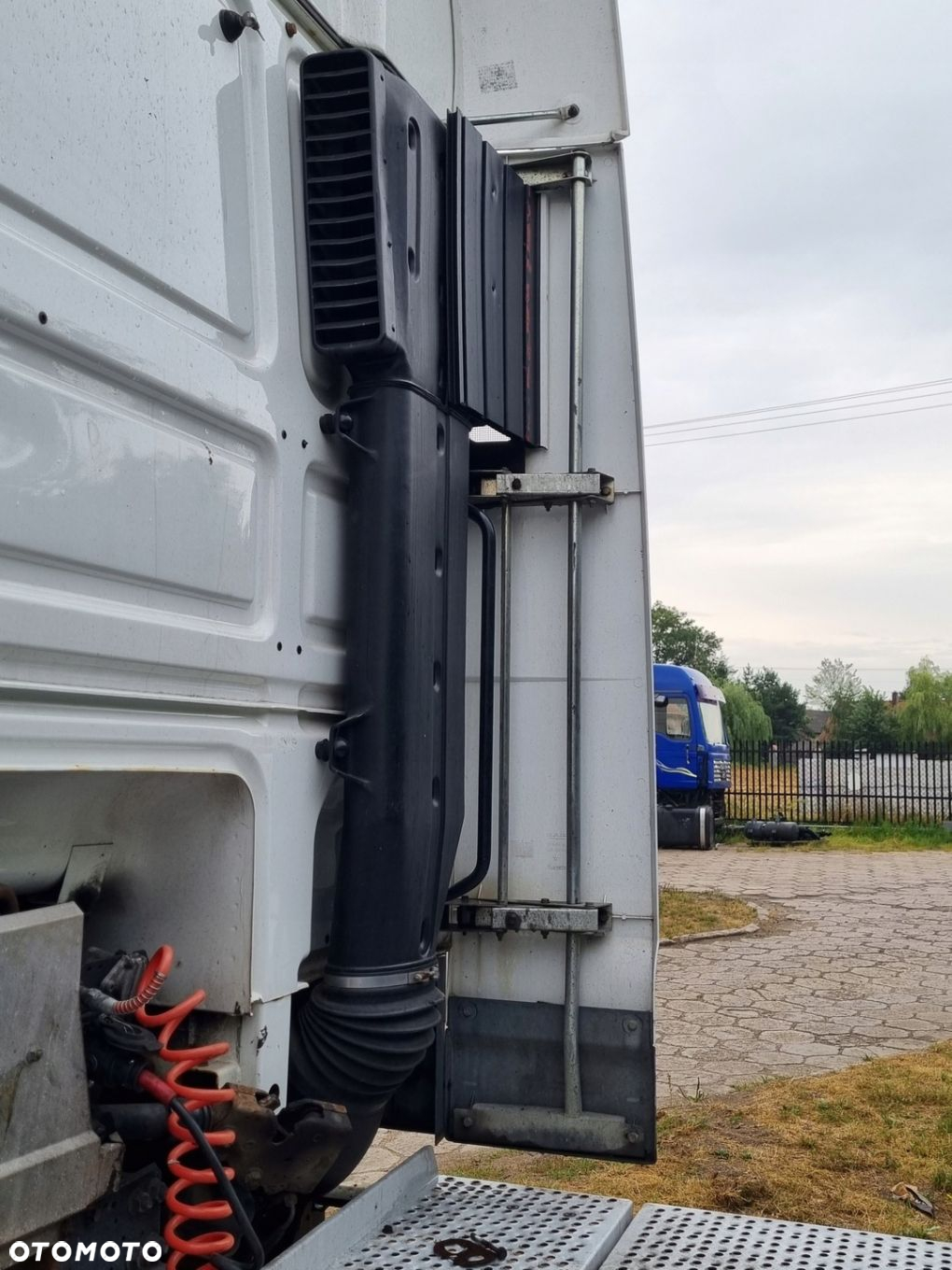 SPOILER SPOJLER OWIEWKA ZAKABINOWA RH DAF XF 105 - 2