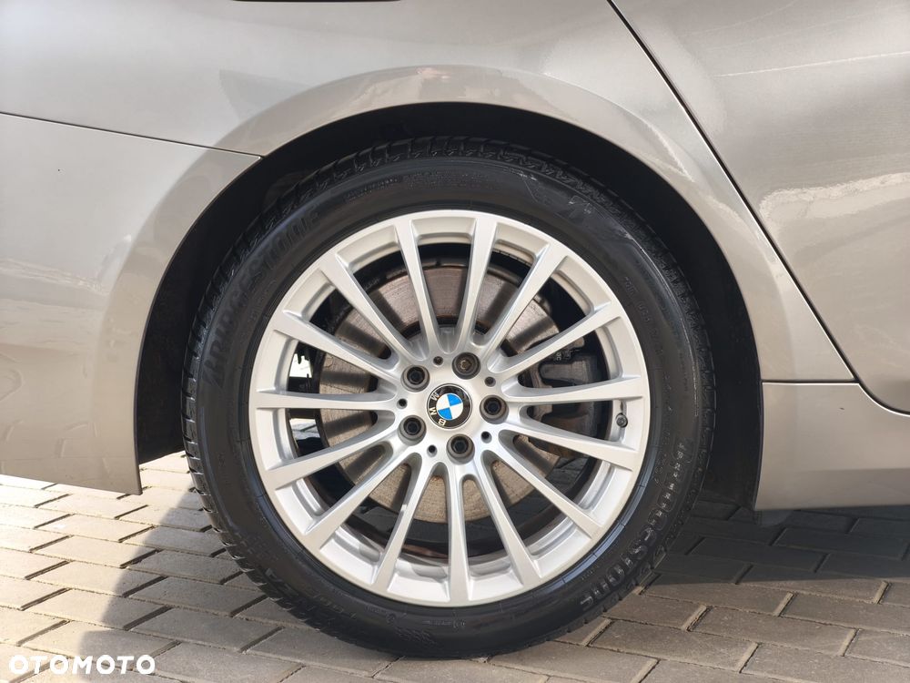 BMW Seria 5 530d xDrive Luxury Line - 17