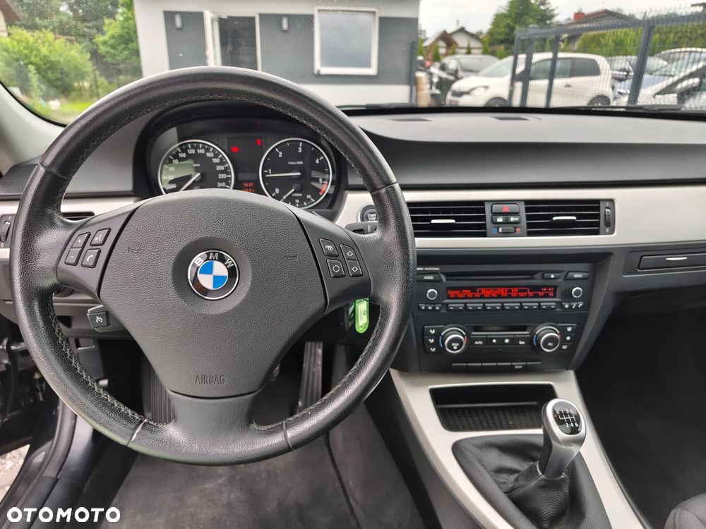 BMW Seria 3 318d DPF Edition Lifestyle - 34