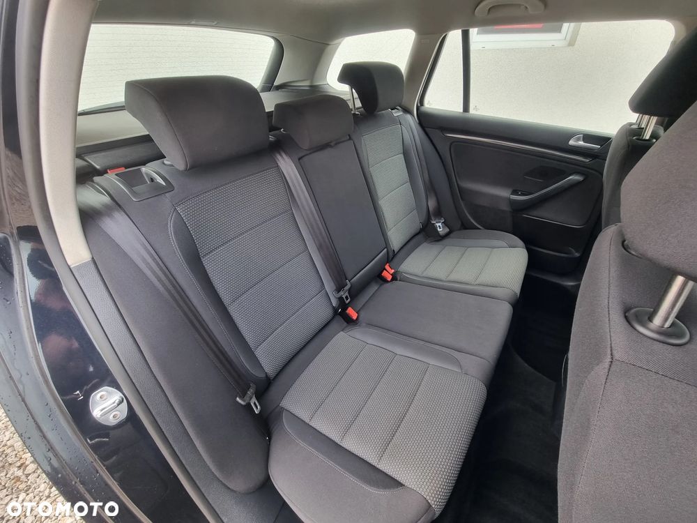 Volkswagen Golf - 10