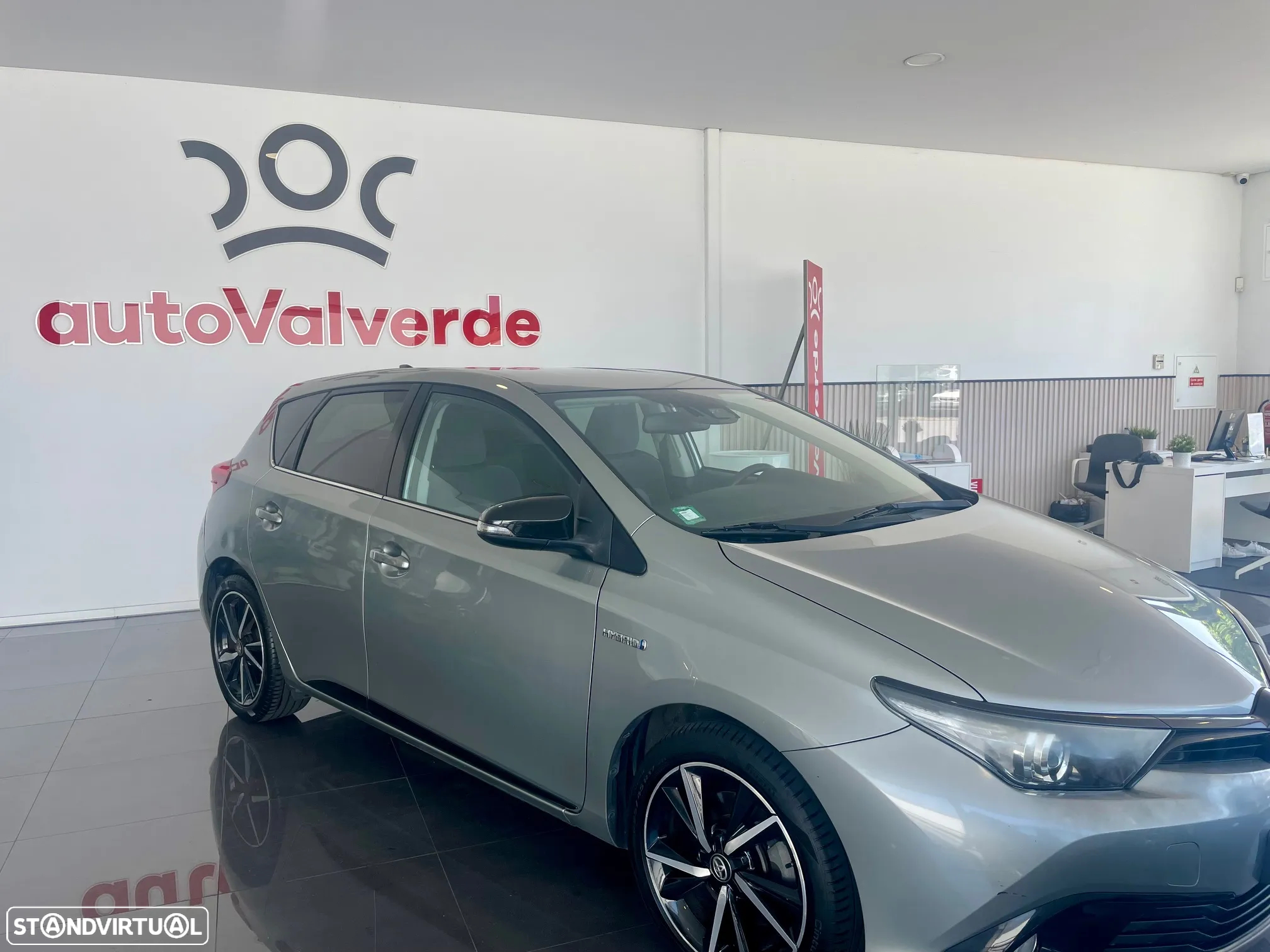 Toyota Auris 1.8 HSD Comfort +P.Sport+Navi - 3