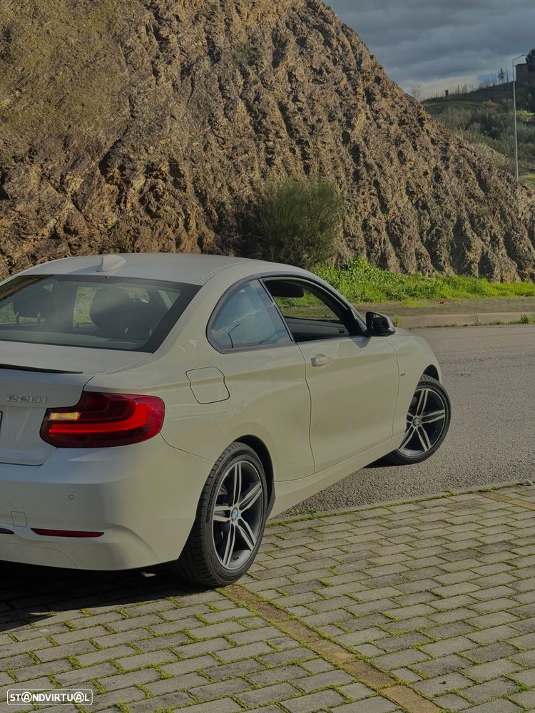BMW 220 i Sport Line - 4