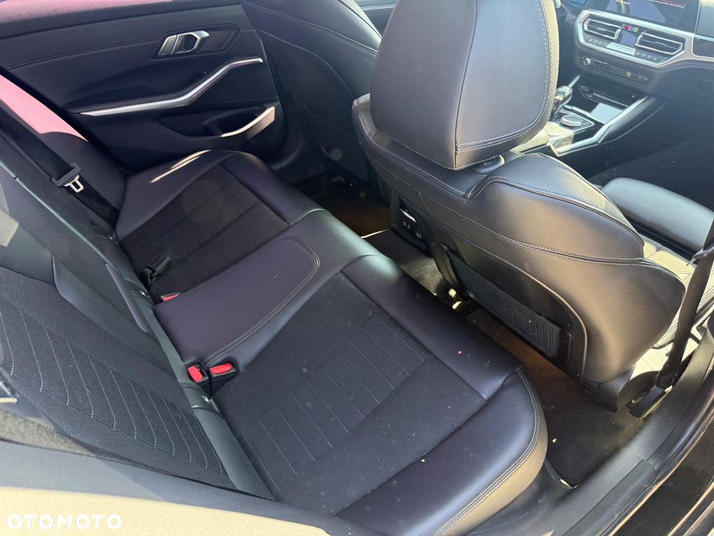 BMW Seria 3 318d - 15