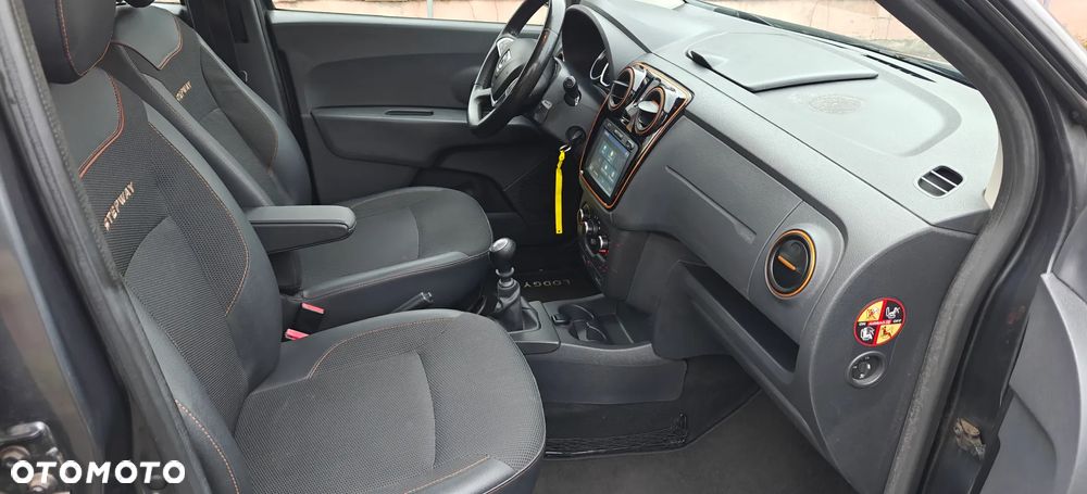 Dacia Lodgy dCi 110 Stepway Celebration - 14