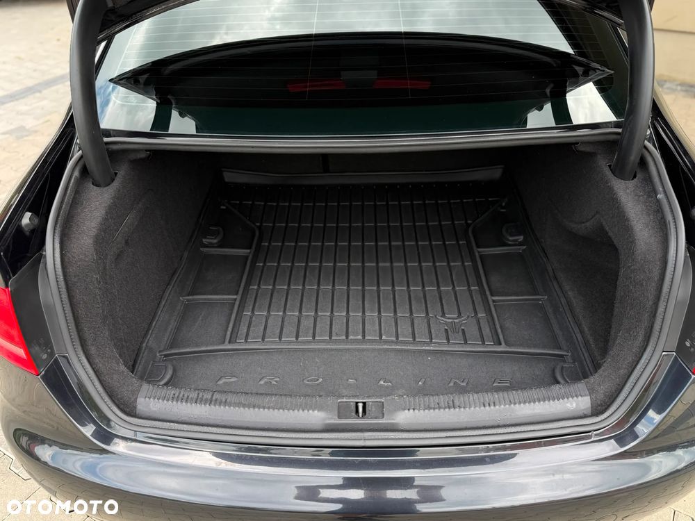 Audi A4 Limousine 2.0 TDI DPF Ambiente - 32