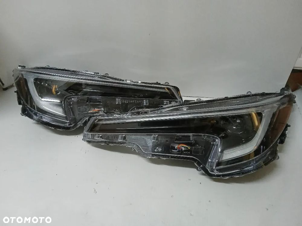 TOYOTA COROLLA E21 LIFT 22- LAMPA LAMPY PRZEDNIE PRZÓD - 1