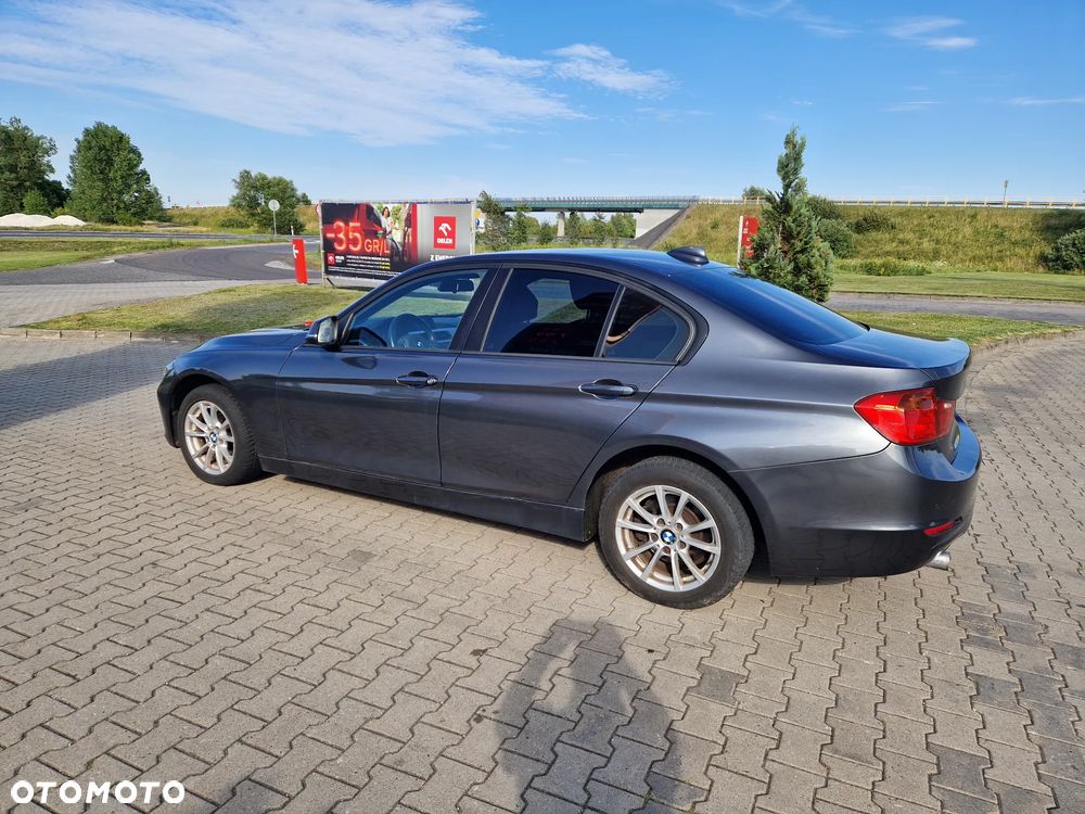 BMW Seria 3 318d Sport Line - 10