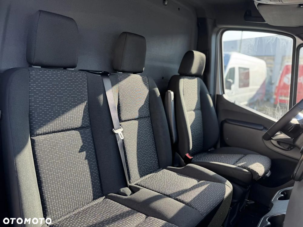 Mercedes-Benz Sprinter - 12