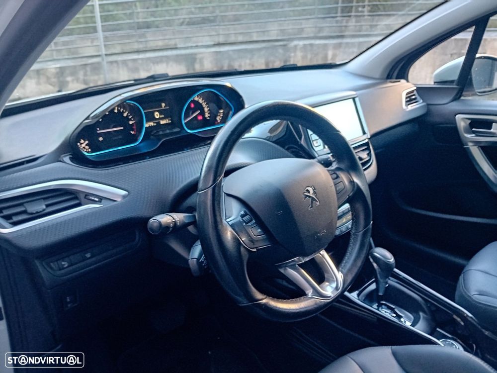 Peugeot 2008 1.2 PureTech Allure EAT6 - 13