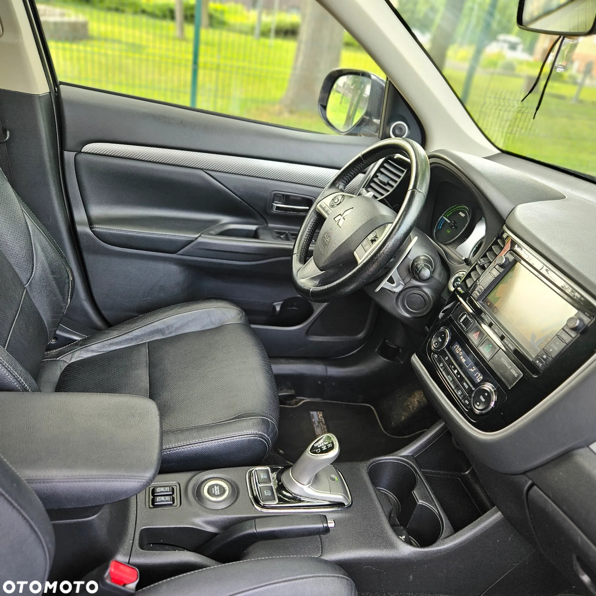 Mitsubishi Outlander 2.0 4WD Plug-In Hybrid Top - 17