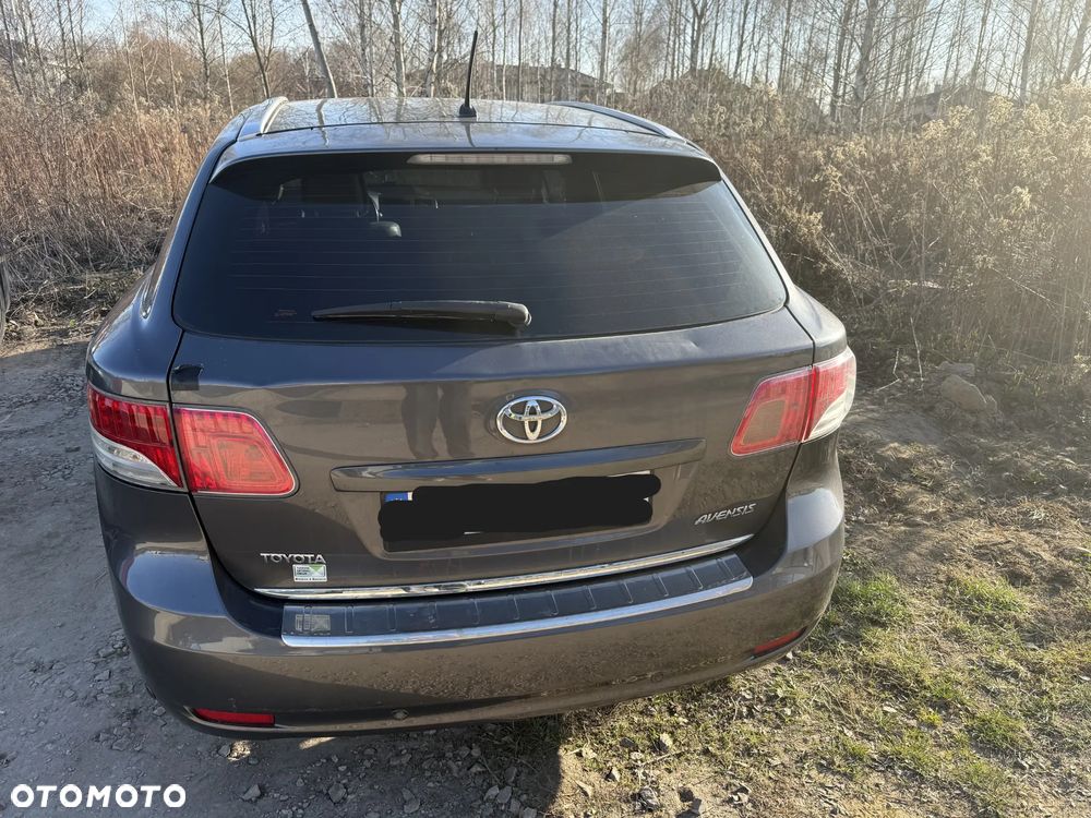 Toyota Avensis 2.0 Prestige NAVI - 12