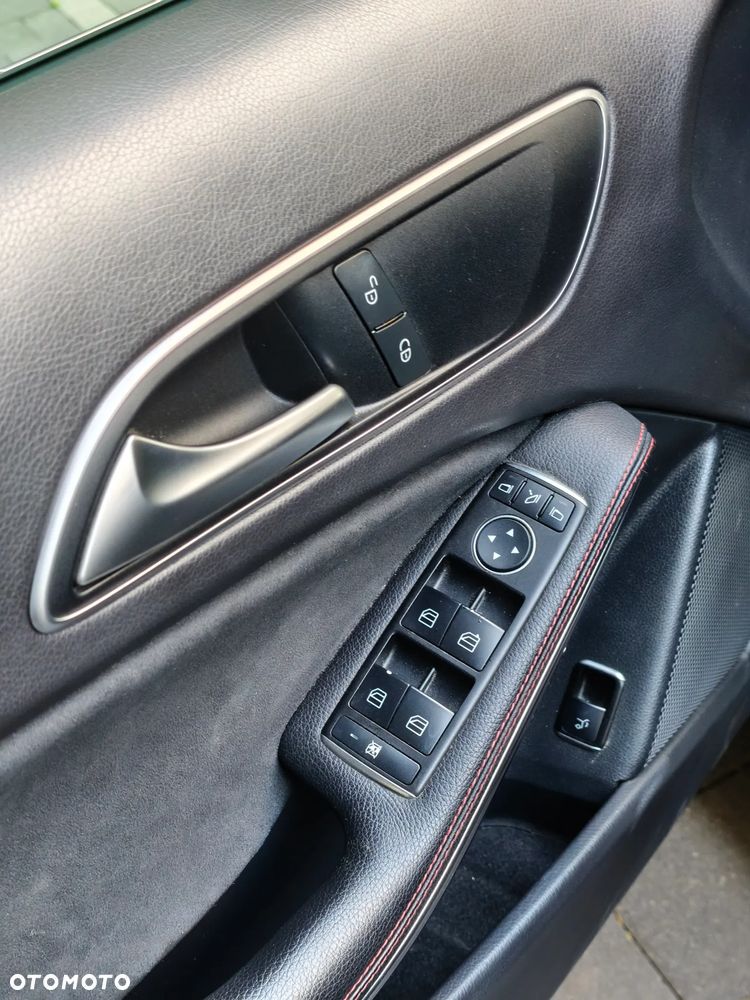 Mercedes-Benz GLA - 24