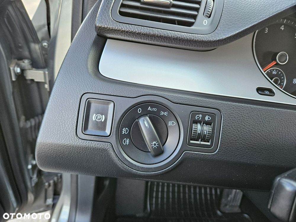 Volkswagen Passat - 15