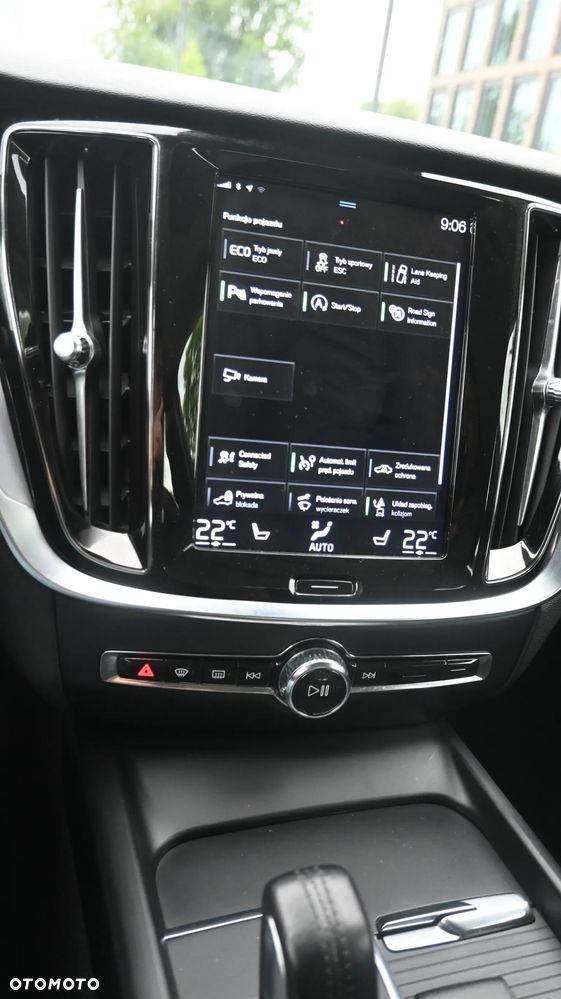 Volvo V60 B3 B Momentum - 32